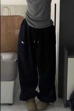 New Style Trends - Y2k Minimalist Wide-Leg Joggers - Outfit Ideas