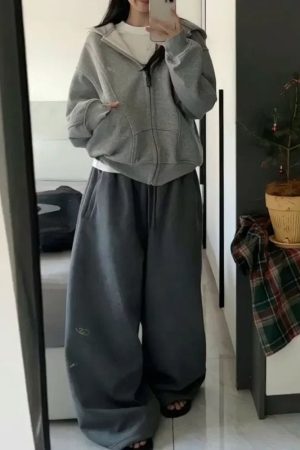 New Style Trends - Y2k Oversized Streetwear Sweatpants - Outfit Ideas