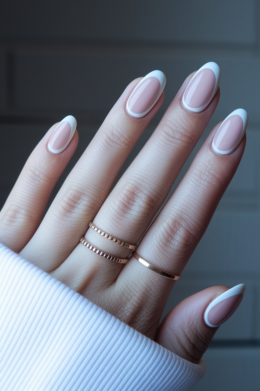 short_oval_french_tip_nails_metadata_i89b4.jpg