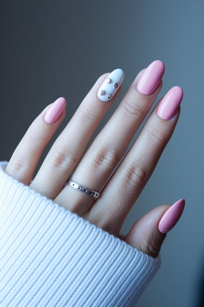 Short Pink and White Nails: Chic and Practical outfit idea
