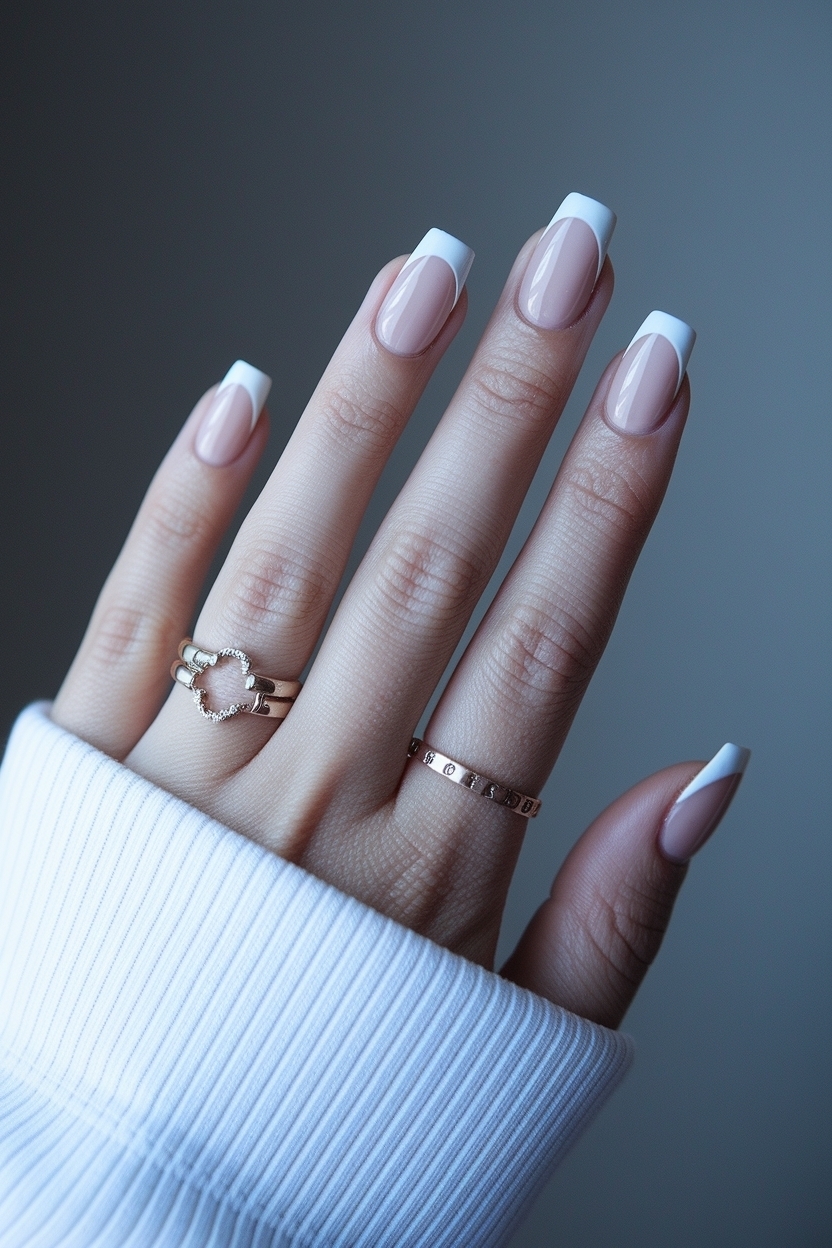 Short White French Tip Nails: Effortless and Trendy outfit idea