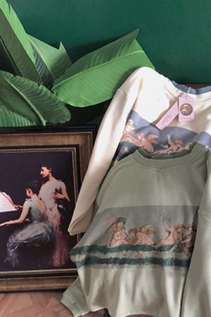 Style Core Aesthetics, New Style Trends - Angel Crop Sweatshirt