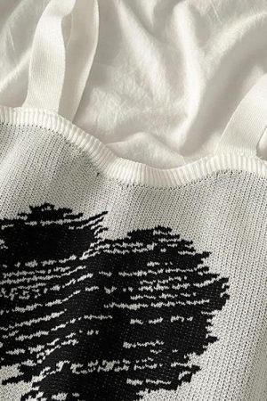 Style Core Aesthetics, New Style Trends - Asymmetric Heart Knitted Crop Top