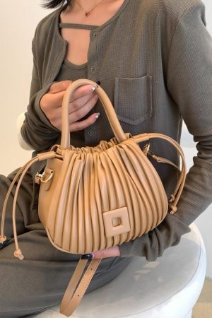 Style Core Aesthetics, New Style Trends - Aurela | Sac à main plissé