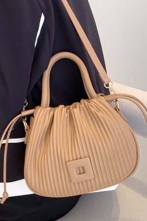 Style Core Aesthetics, New Style Trends - Aurela | Sac à main plissé