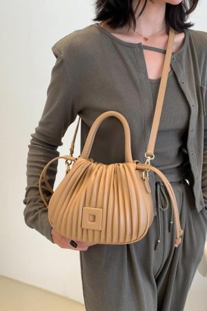 Style Core Aesthetics, New Style Trends - Aurela | Sac à main plissé