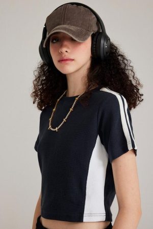 Style Core Aesthetics, New Style Trends - Basic Cropped Tee