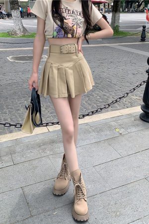 Style Core Aesthetics, New Style Trends - Belt Detail Pleated Mini Skirt