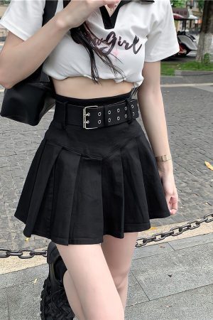 Style Core Aesthetics, New Style Trends - Belt Detail Pleated Mini Skirt