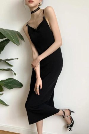 Style Core Aesthetics, New Style Trends - Black Butterfly Back Midi Dress