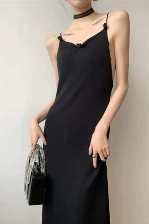 Style Core Aesthetics, New Style Trends - Black Butterfly Back Midi Dress