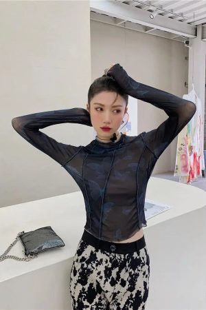 Style Core Aesthetics, New Style Trends - Butterfly Seam Detailed Mesh Top