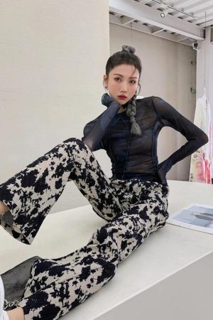 Style Core Aesthetics, New Style Trends - Butterfly Seam Detailed Mesh Top