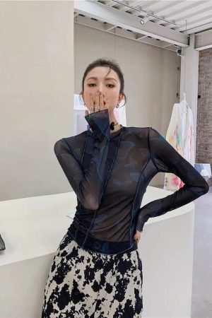 Style Core Aesthetics, New Style Trends - Butterfly Seam Detailed Mesh Top