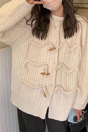 Style Core Aesthetics, New Style Trends - Cardigan à boucle en corne au design torsadé vintage