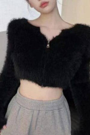 Style Core Aesthetics, New Style Trends - Cardigan court en peluche à col en V de couleur unie