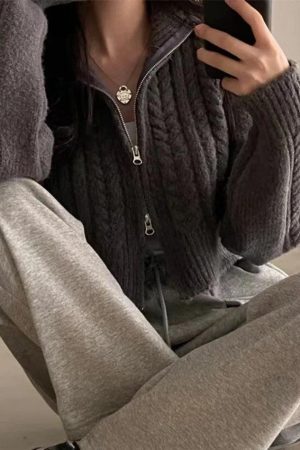 Style Core Aesthetics, New Style Trends - Cardigan court torsadé à double fermeture éclair