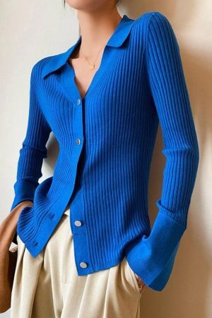Style Core Aesthetics, New Style Trends - Cardigan côtelé à col en V avec boutons en métal de couleur unie