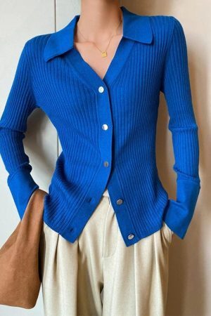 Style Core Aesthetics, New Style Trends - Cardigan côtelé à col en V avec boutons en métal de couleur unie
