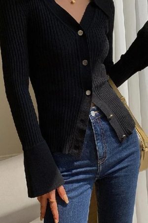 Style Core Aesthetics, New Style Trends - Cardigan côtelé à col en V avec boutons en métal de couleur unie