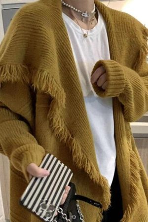 Style Core Aesthetics, New Style Trends - Cardigan de couleur unie à gros revers et bordure à pampilles