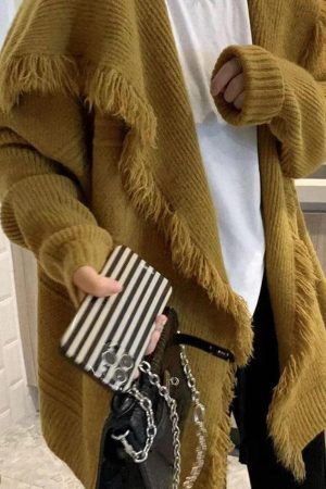 Style Core Aesthetics, New Style Trends - Cardigan de couleur unie à gros revers et bordure à pampilles