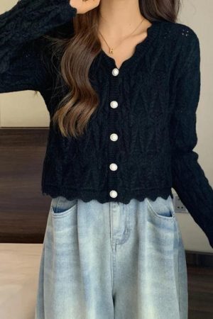 Style Core Aesthetics, New Style Trends - Cardigan en tricot à col en V et découpes