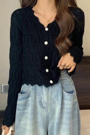 Style Core Aesthetics, New Style Trends - Cardigan en tricot à col en V et découpes