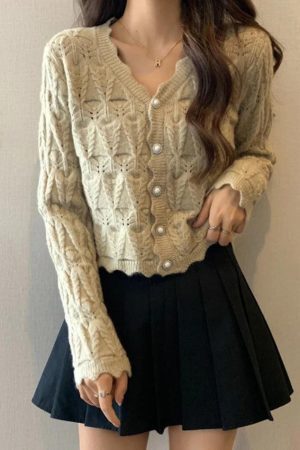 Style Core Aesthetics, New Style Trends - Cardigan en tricot à col en V et découpes