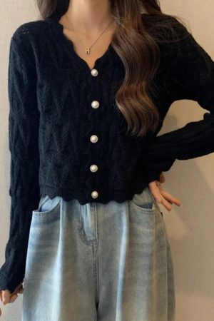 Style Core Aesthetics, New Style Trends - Cardigan en tricot à col en V et découpes