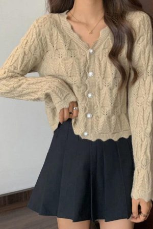 Style Core Aesthetics, New Style Trends - Cardigan en tricot à col en V et découpes