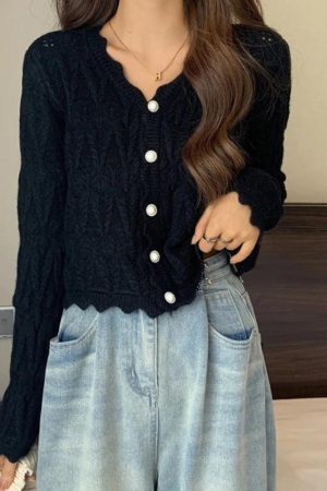 Style Core Aesthetics, New Style Trends - Cardigan en tricot à col en V et découpes