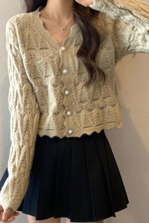 Style Core Aesthetics, New Style Trends - Cardigan en tricot à col en V et découpes