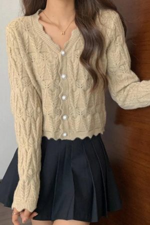 Style Core Aesthetics, New Style Trends - Cardigan en tricot à col en V et découpes