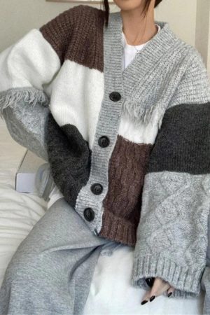Style Core Aesthetics, New Style Trends - Cardigan en tricot orné de glands d'épissure à col en V