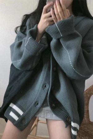 Style Core Aesthetics, New Style Trends - Cardigan en tricot rayé boutonné