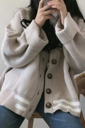 Style Core Aesthetics, New Style Trends - Cardigan en tricot rayé boutonné