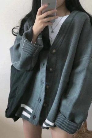 Style Core Aesthetics, New Style Trends - Cardigan en tricot rayé boutonné