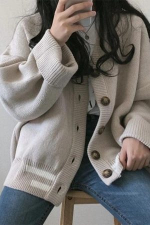 Style Core Aesthetics, New Style Trends - Cardigan en tricot rayé boutonné