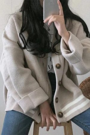 Style Core Aesthetics, New Style Trends - Cardigan en tricot rayé boutonné