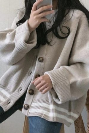 Style Core Aesthetics, New Style Trends - Cardigan en tricot rayé boutonné