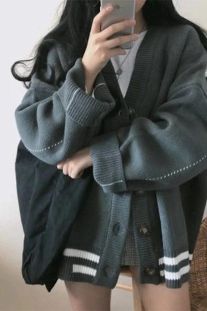 Style Core Aesthetics, New Style Trends - Cardigan en tricot rayé boutonné