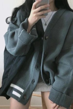 Style Core Aesthetics, New Style Trends - Cardigan en tricot rayé boutonné