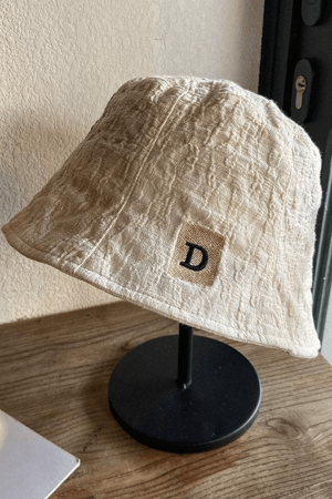 Style Core Aesthetics, New Style Trends - Chapeau bob froncé avec lettres brodées