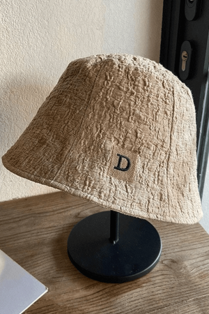 Style Core Aesthetics, New Style Trends - Chapeau bob froncé avec lettres brodées