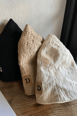 Style Core Aesthetics, New Style Trends - Chapeau bob froncé avec lettres brodées