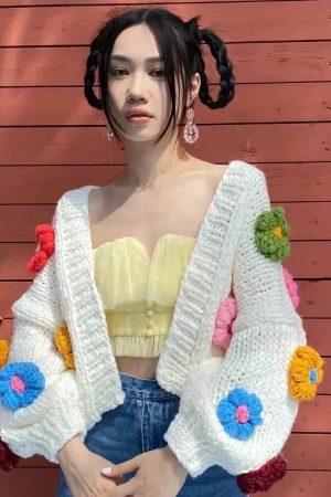 Style Core Aesthetics, New Style Trends - Chunky Colorful Floral Cardigan