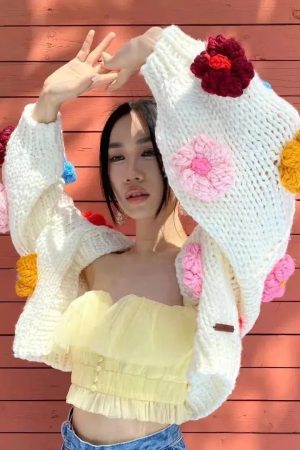 Style Core Aesthetics, New Style Trends - Chunky Colorful Floral Cardigan