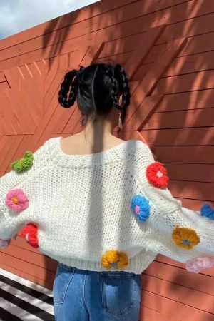 Style Core Aesthetics, New Style Trends - Chunky Colorful Floral Cardigan