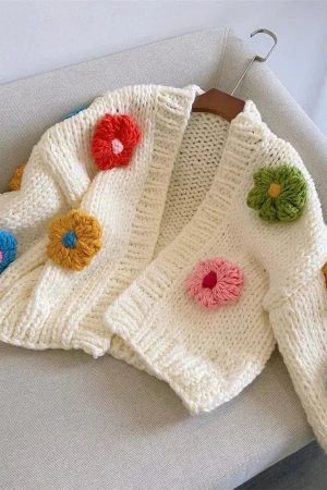 Style Core Aesthetics, New Style Trends - Chunky Colorful Floral Cardigan
